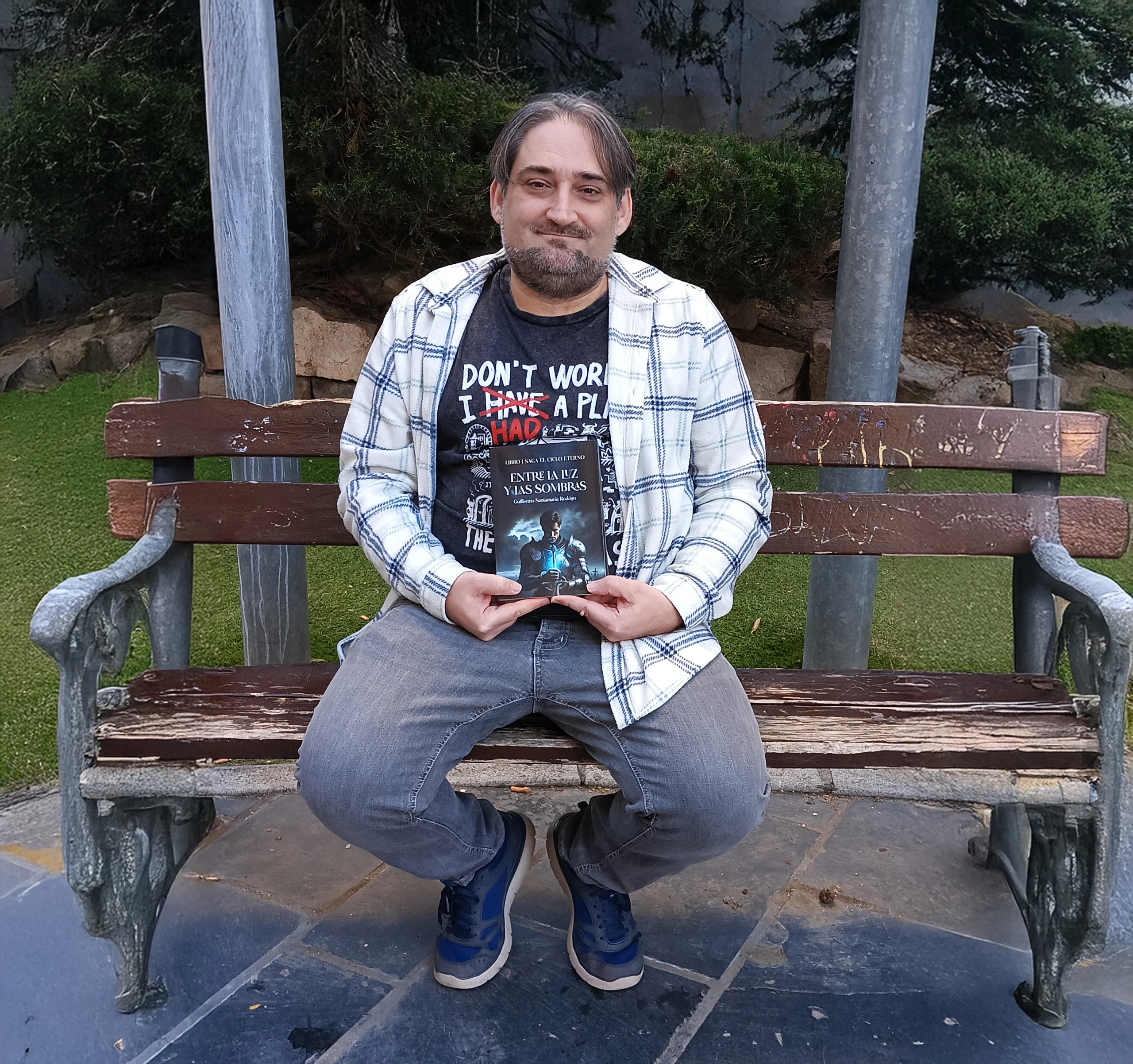 Guillermo Santamaría debuta con una novela fantástica que honra la amistad, el rol y la aventura