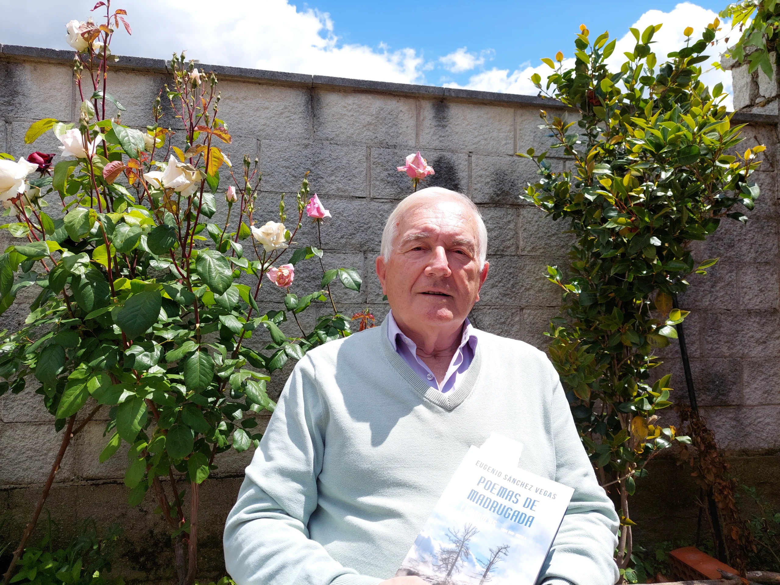 Eugenio Sánchez Vegas lanza su nueva obra poética 'Poemas de Madrugada: Fumarolas'.